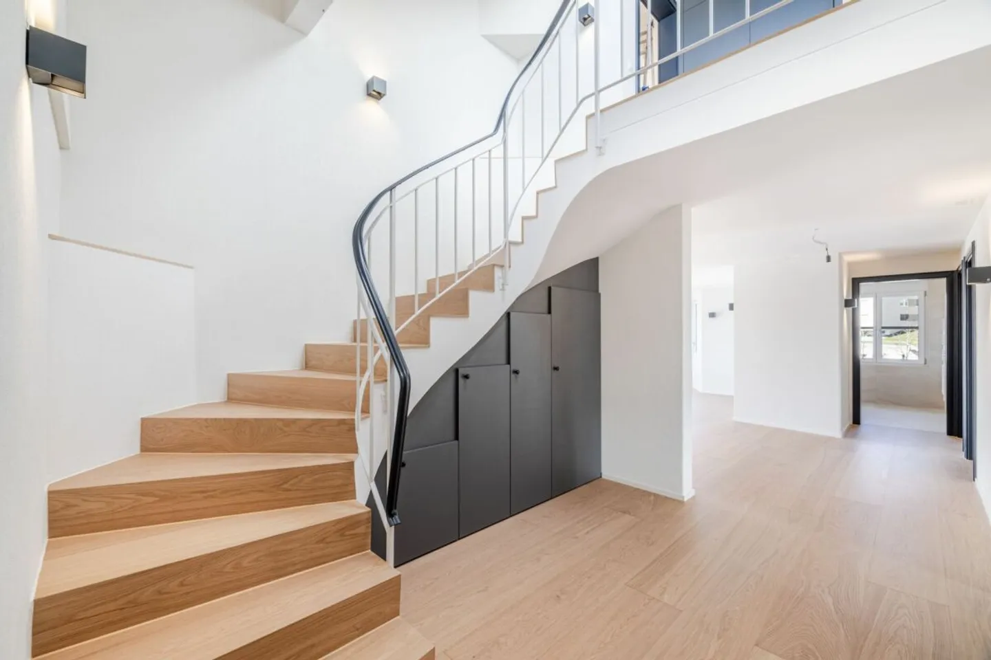 Exclusive, modern and with breathtaking views of the Säntis: 6.5-room maisonette attic dream with private roof terrace - Photo 1 of 13