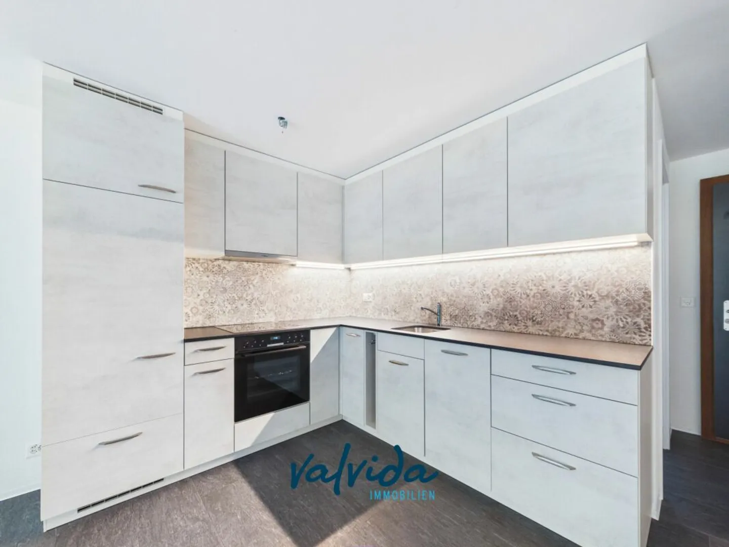 Prime Location in the Ski Resort: 3.5-Room Apartment with Ski-in Comfort - Photo 7 of 10