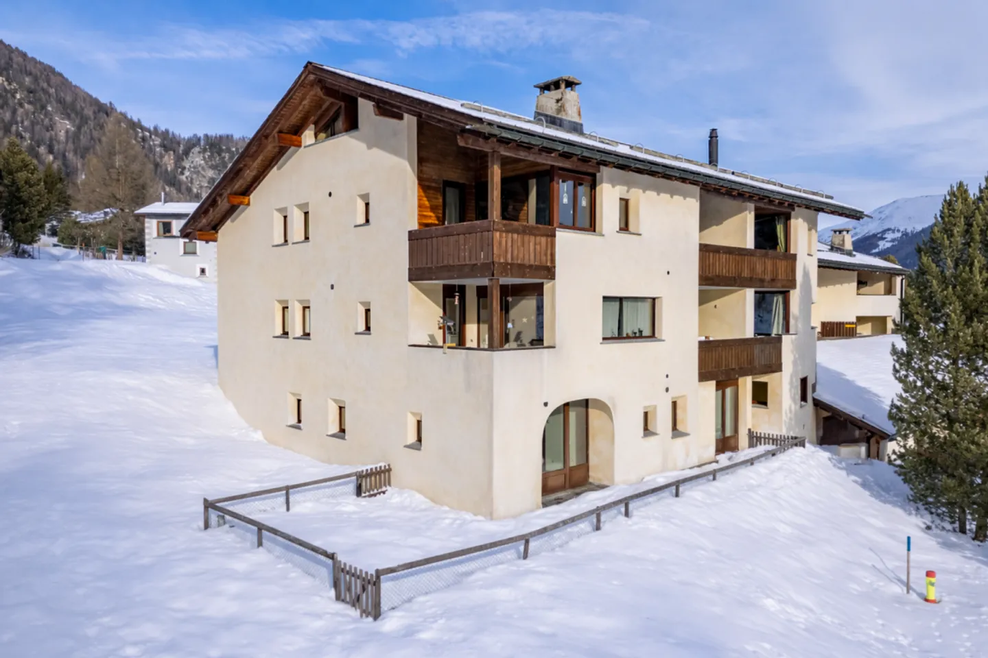 Appartement de 4.5 pièces de haute qualité dans un emplacement privilégié et calme à La Punt Chamues-ch - Photo 1 sur 13