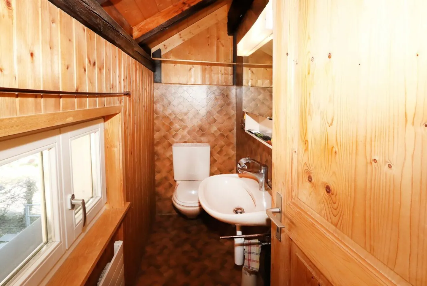 Maison jumelée de style chalet avec jardin - Photo 9 sur 13