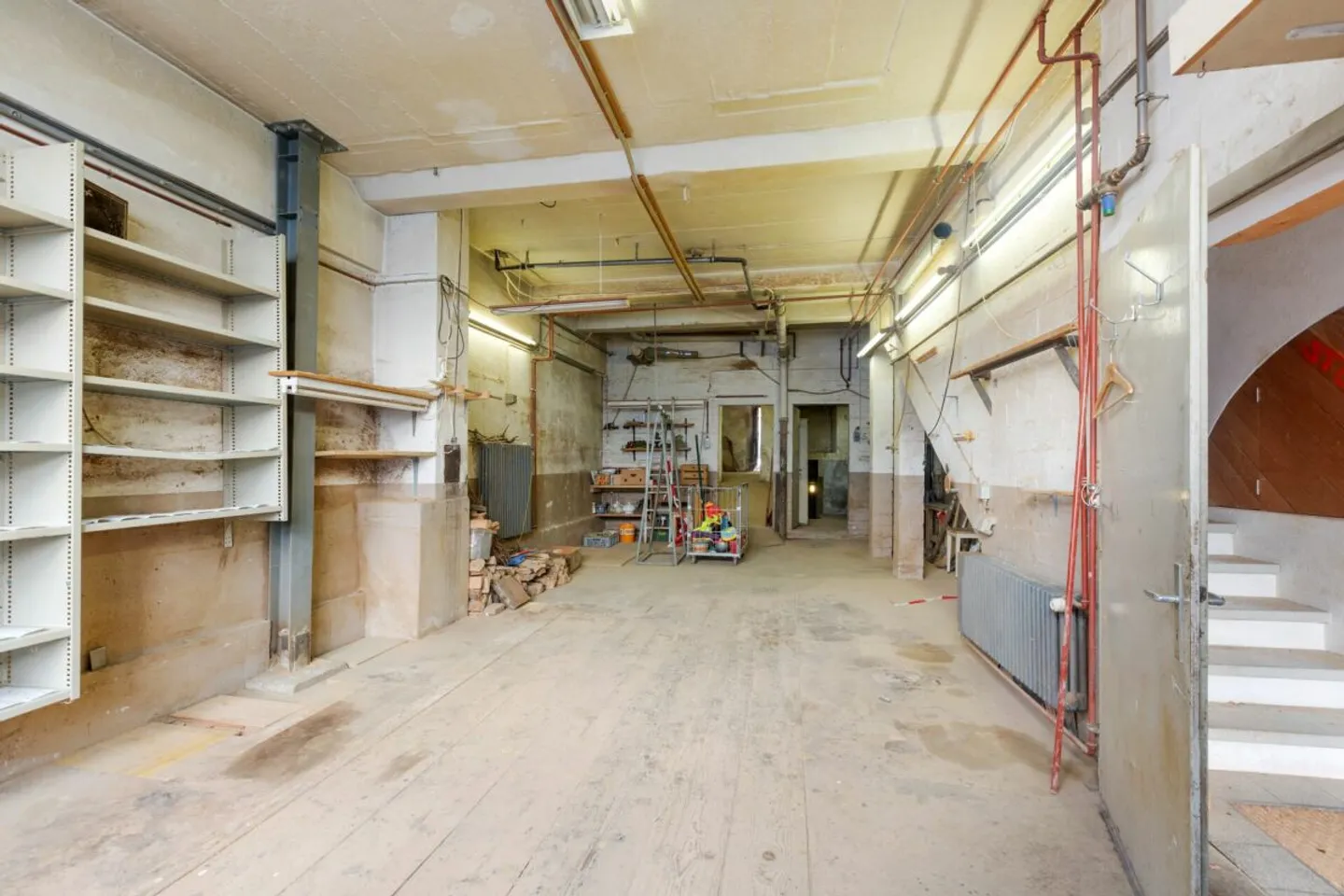 Casa a schiera di 6 stanze da ristrutturare con potenziale di ampliamento - Foto 2 di 13