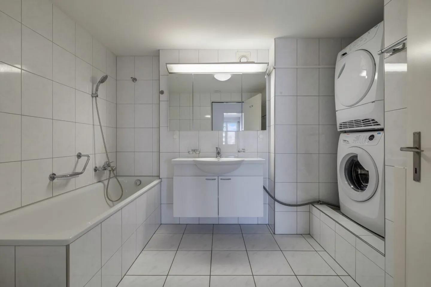 Attractive 4-room apartment in Therwil - ideal investment with long-term potential - Photo 12 of 13