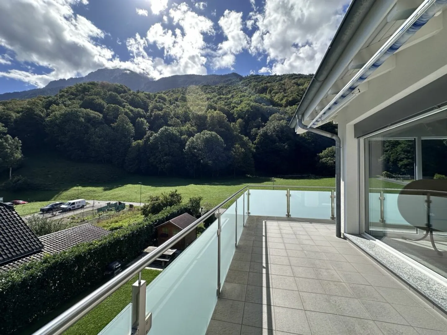 Wunderschöne, nach Süden ausgerichtete Penthousewohnung mit großer Terrasse in Evionnaz - Foto 2 von 13