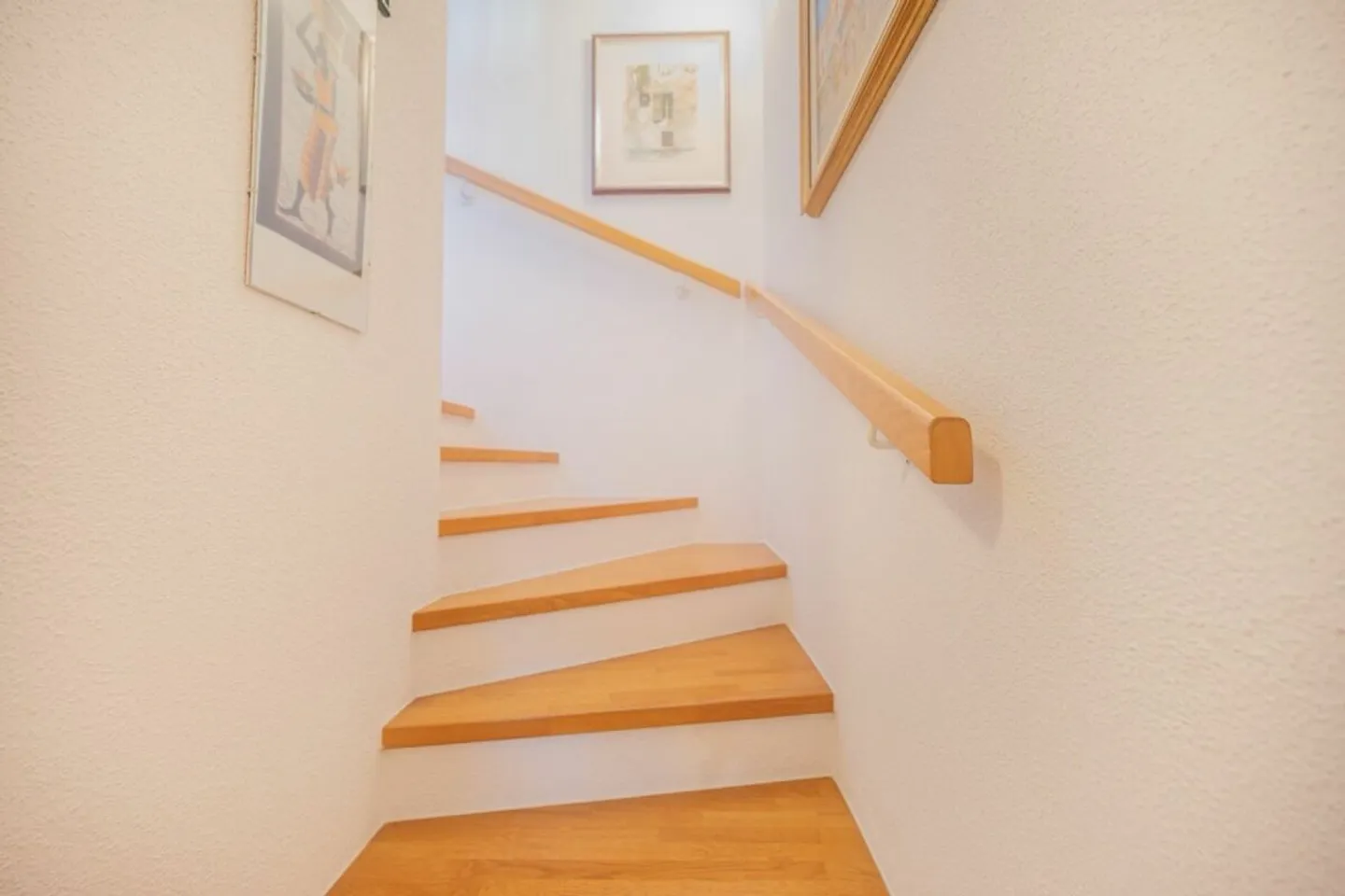 Beautiful house with garden, immersed in the tranquility of Cagiallo - Photo 7 of 13