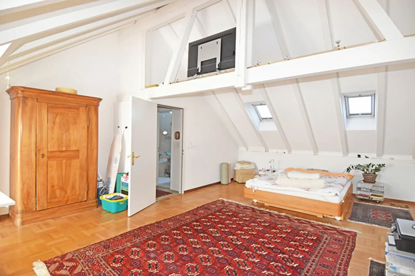 Cozy Home with Panoramic View - Photo 9 of 13