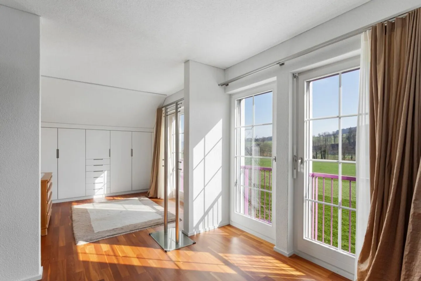 Well-maintained end-of-terrace house with a view of greenery - Photo 6 of 13