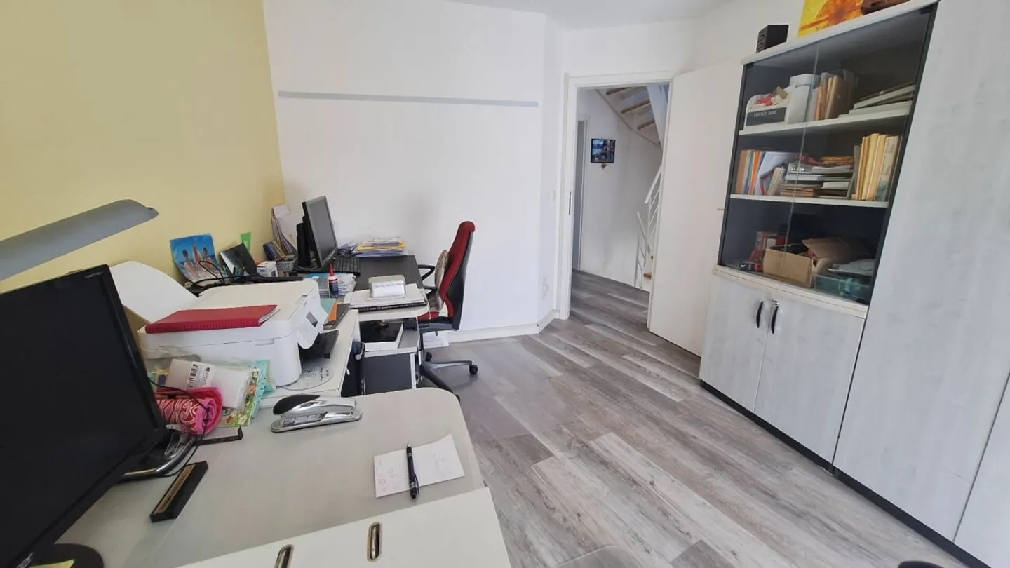 Ferienfeeling zu Hause erleben? Modernes 6.5-Zimmer-Reiheneckhaus mit fantastischem Garten, Waldanschluss in ruhiger Lage Dietikon - Foto 9 von 13