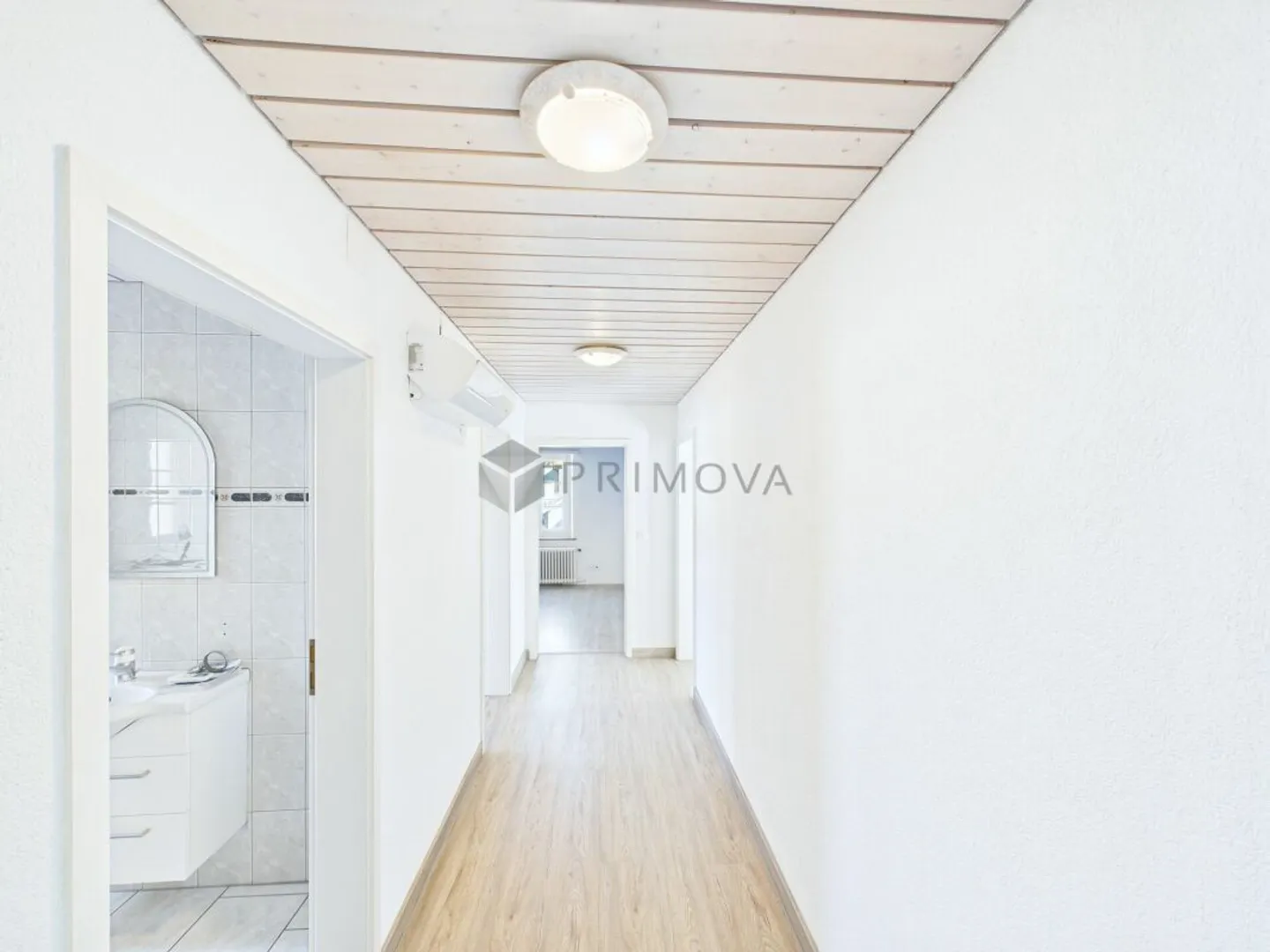Central living - the Aare just a few steps away - Photo 8 of 9