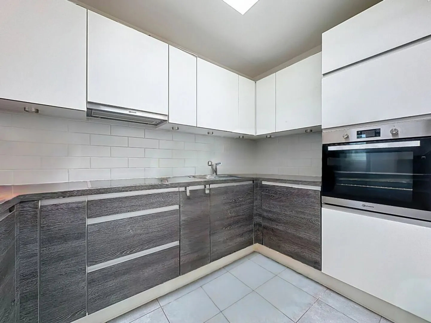 VILLA CONTIGUË FAMILIALE, AU CALME, AVEC TERRASSES ET BELLE LUMINOSITÉ - Photo 7 of 13