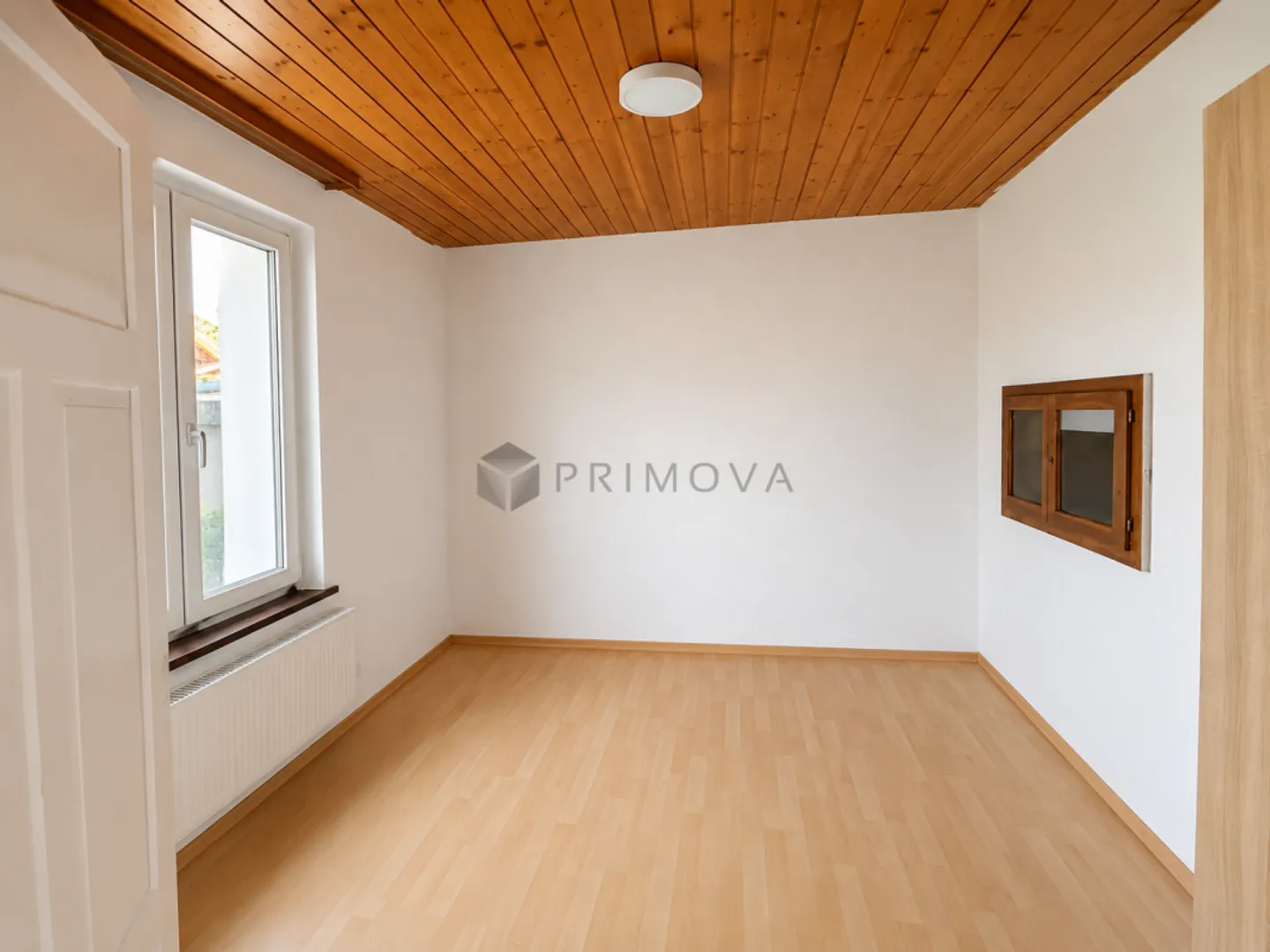 Investment property with development potential in a central residential location - Photo 3 of 4