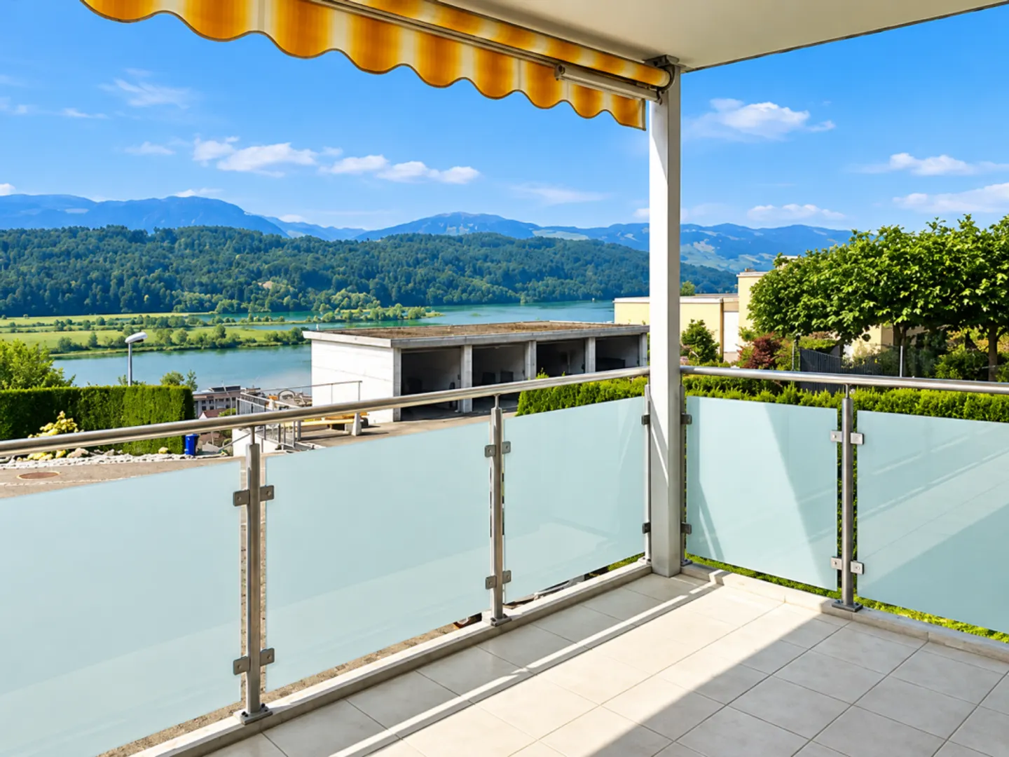 Wohnen mit Weitblick - 4.5-Zimmer-Wohnung mit See- und Bergsicht - Photo 7 of 13
