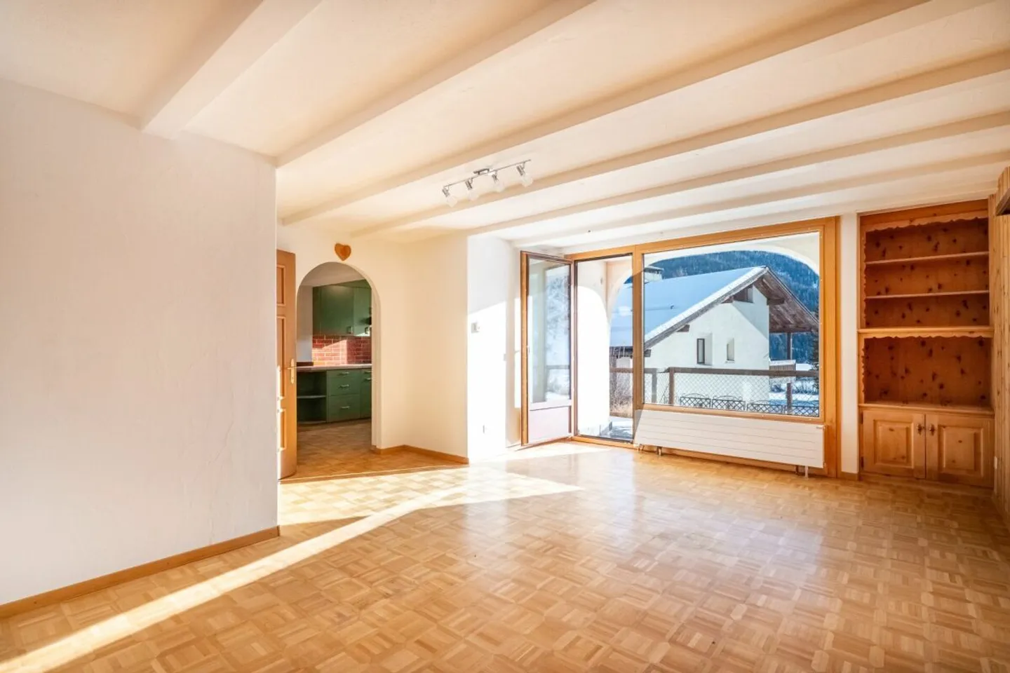 Appartement exclusif de 4,5 pièces dans un emplacement privilégié et calme à La Punt Chamues-ch - Photo 2 sur 13