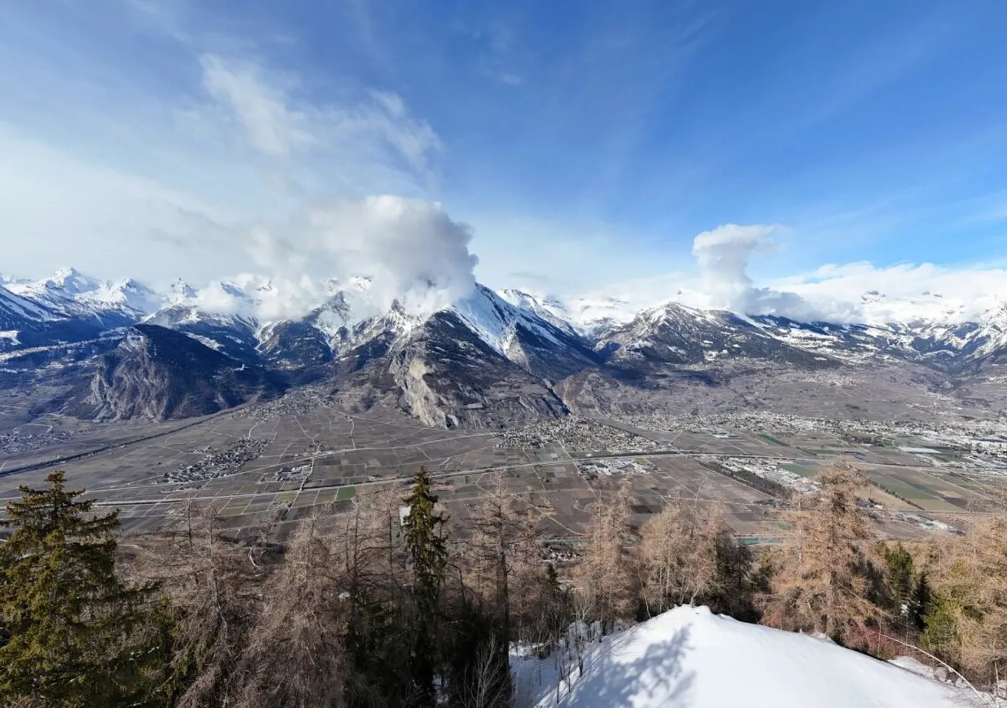 Charakterchalet mit 2 Nebengebäuden und großem Grundstück in Haute-Nendaz! - Foto 5 von 13