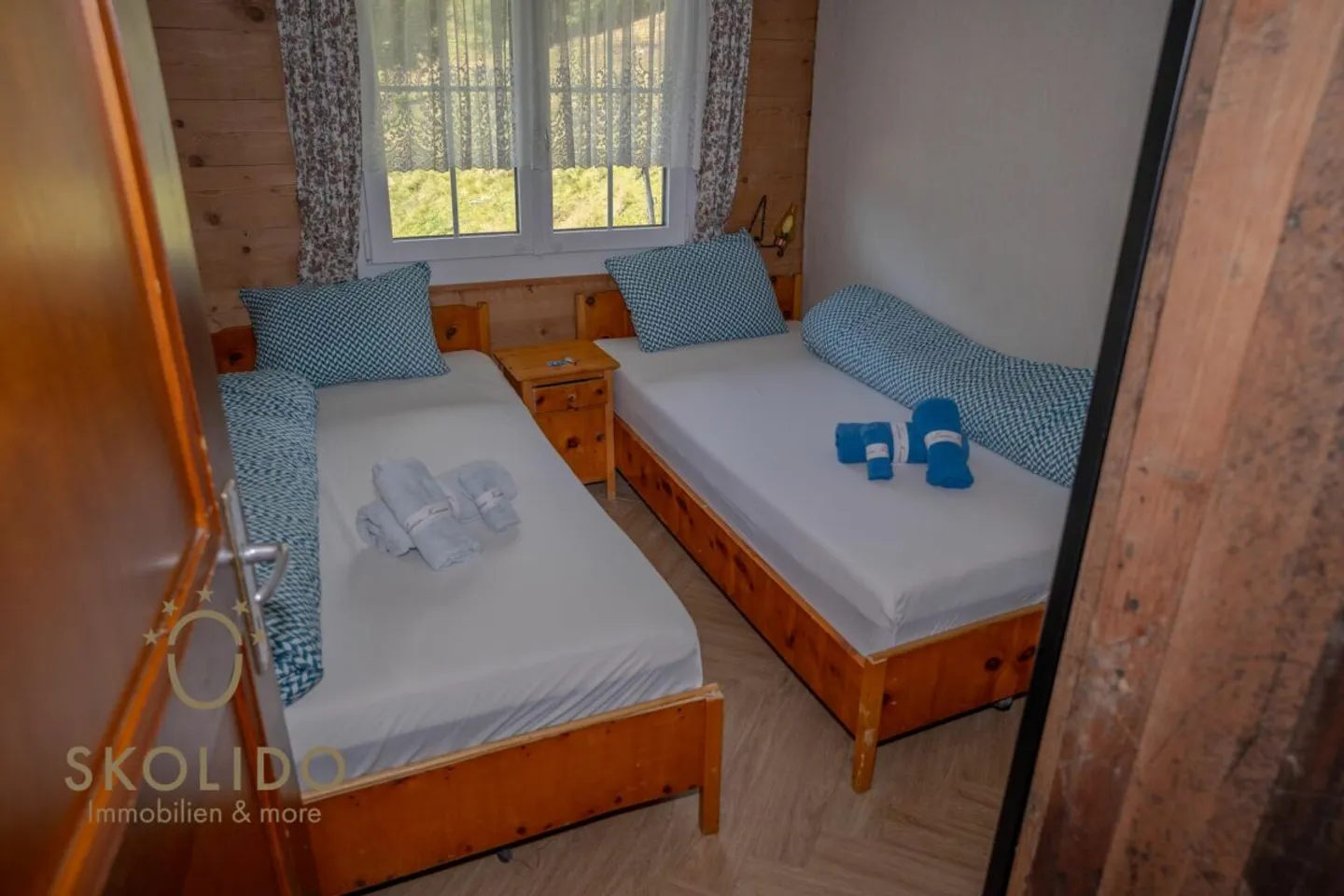 Cozy Attic Apartment (Southwest Side) in House Arve - Photo 9 of 13