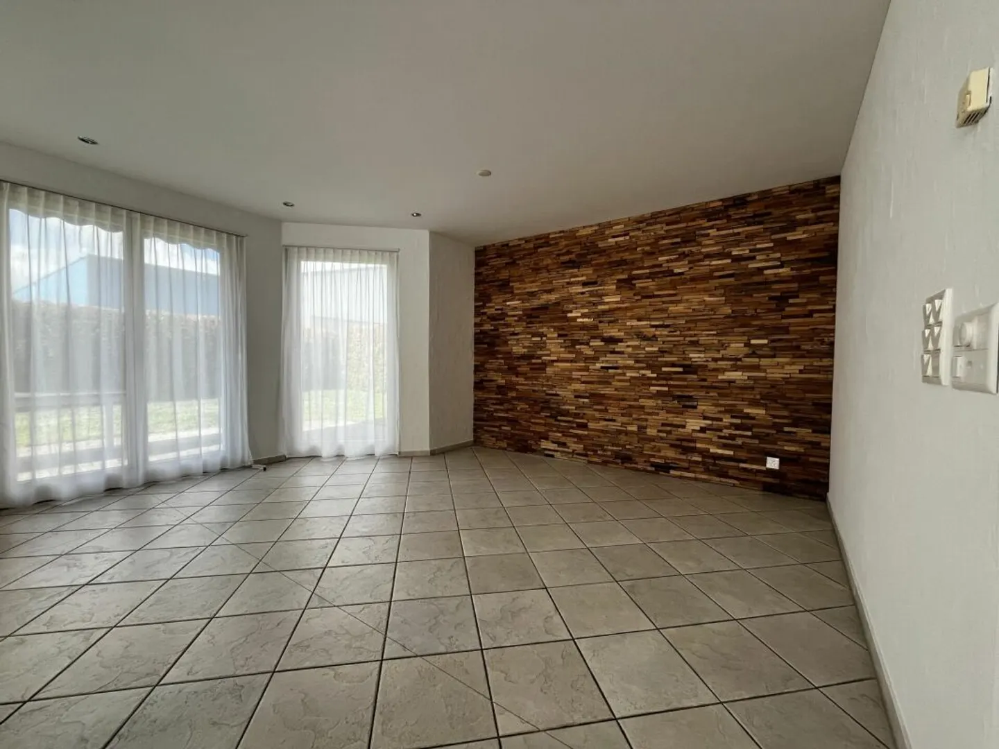Geräumiges Einfamilienhaus mit Garten - Foto 2 von 11