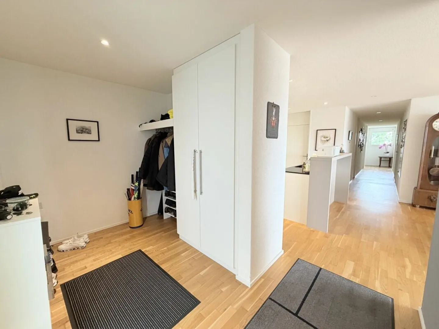 Vue alpine de rêve et confort de vie - Appartement de 5.5 pièces avec terrasse XXL - Photo 2 sur 13