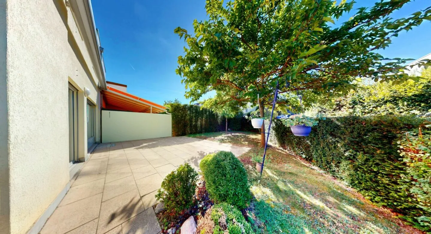 Votre nouveau bonheur familial, spacieuse maison d'angle de 5,5 pièces avec jardin privé ! - Photo 7 sur 13