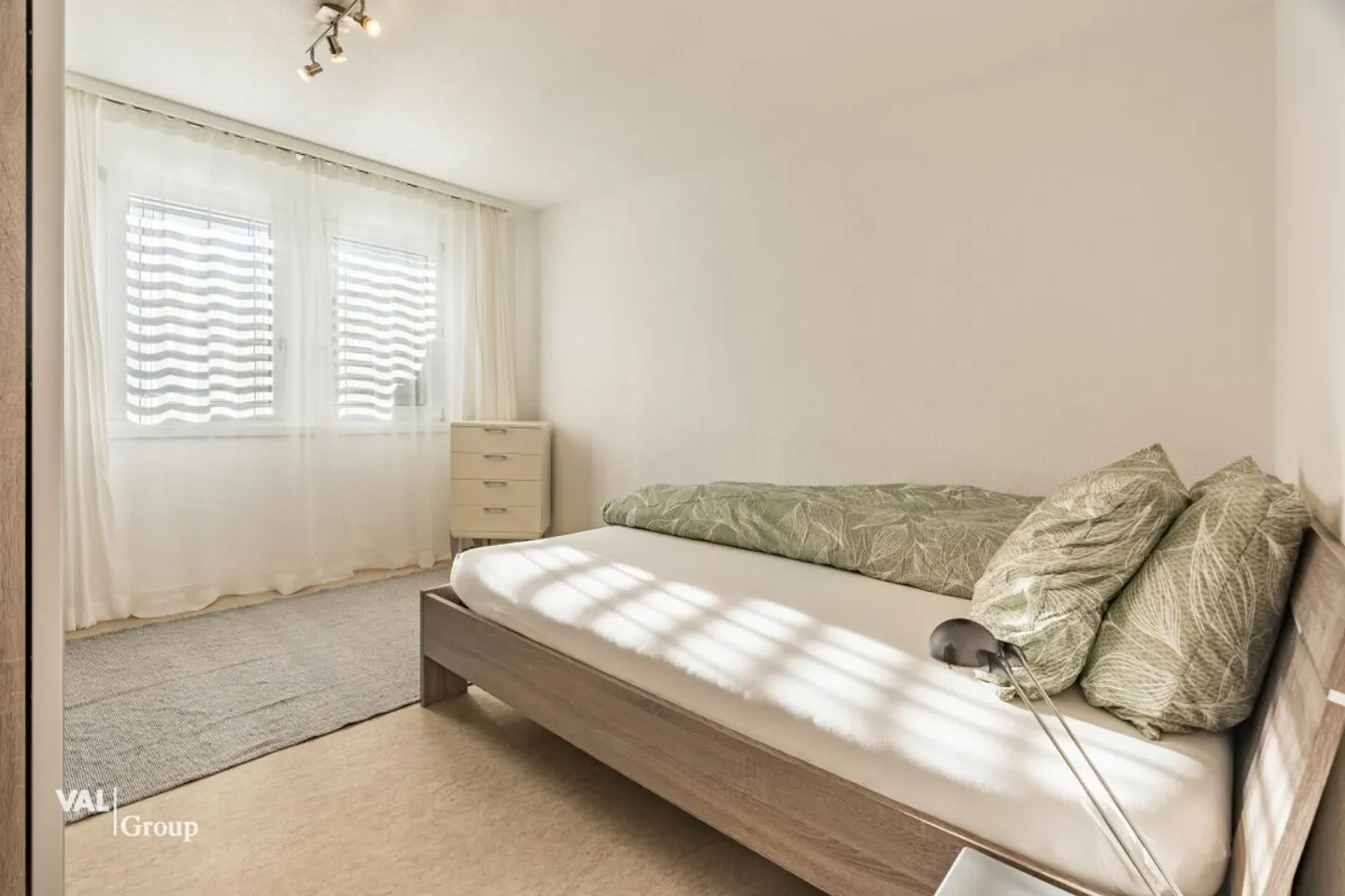 Appartement meublé 2.5 pièces - calme et avec une vue de rêve - Photo 8 sur 12