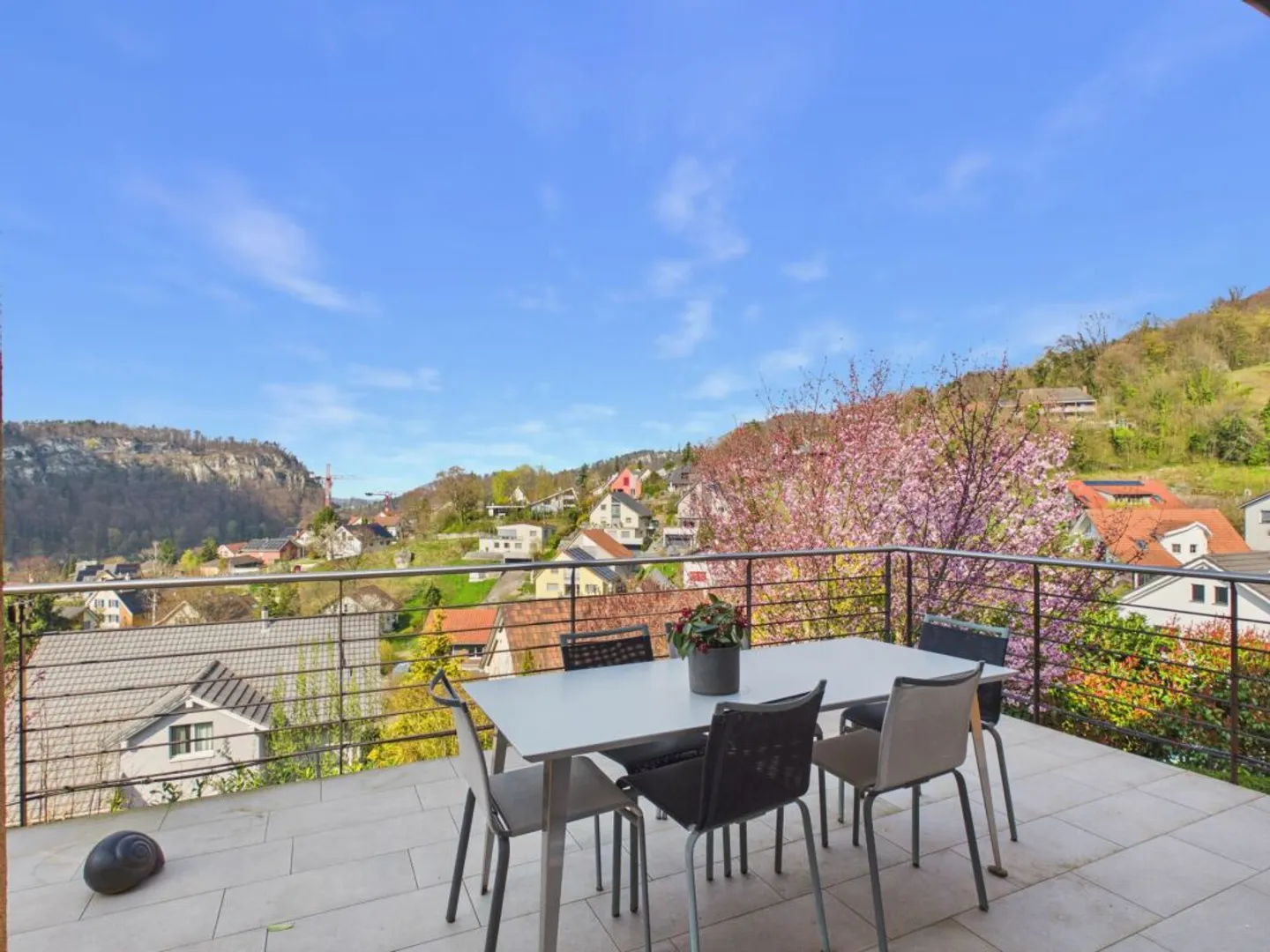 Casa unifamiliare indipendente in posizione tranquilla con vista fantastica - Foto 1 di 13