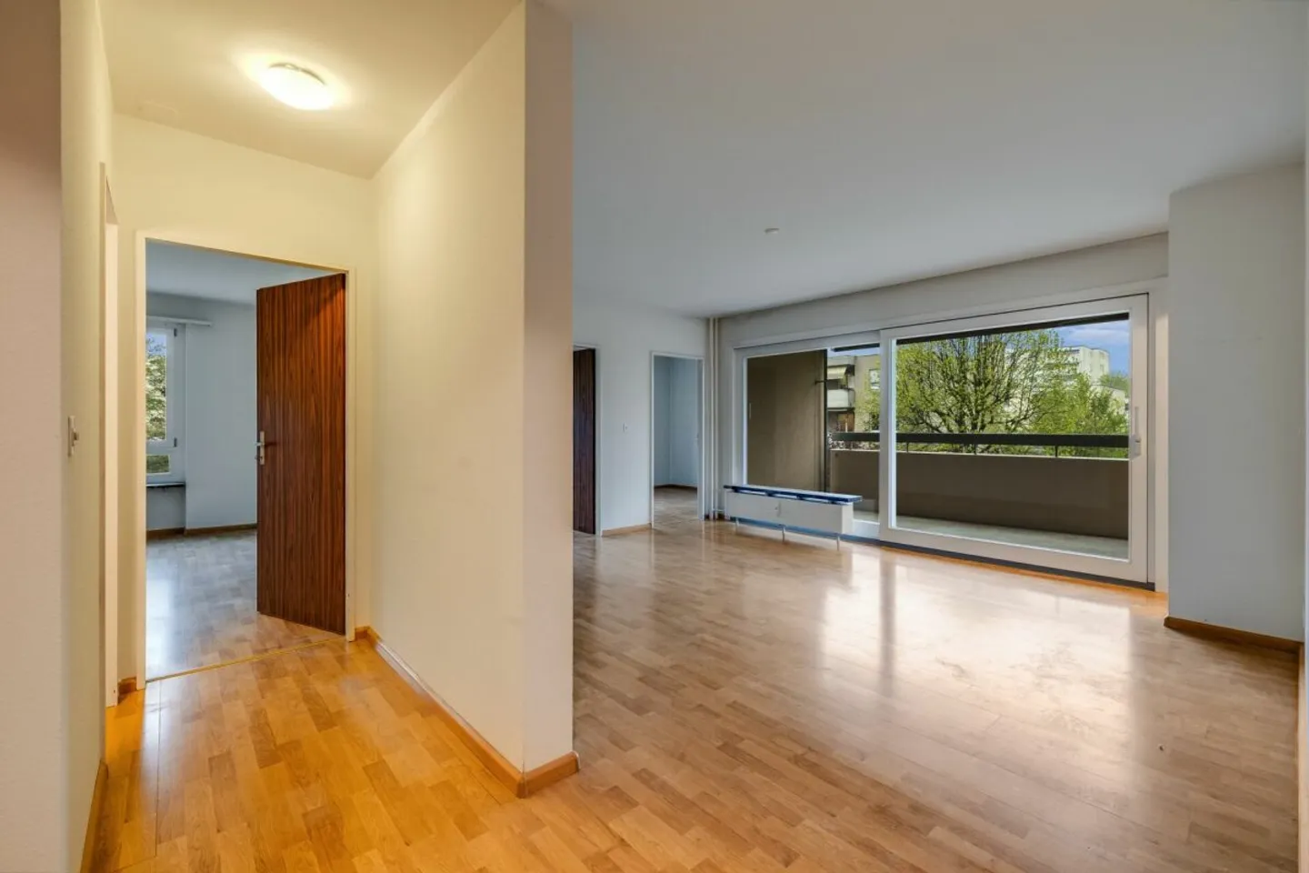 Sonnige 4-Zimmer-Wohnung mit Balkon und Blick ins Grüne - Foto 4 von 13