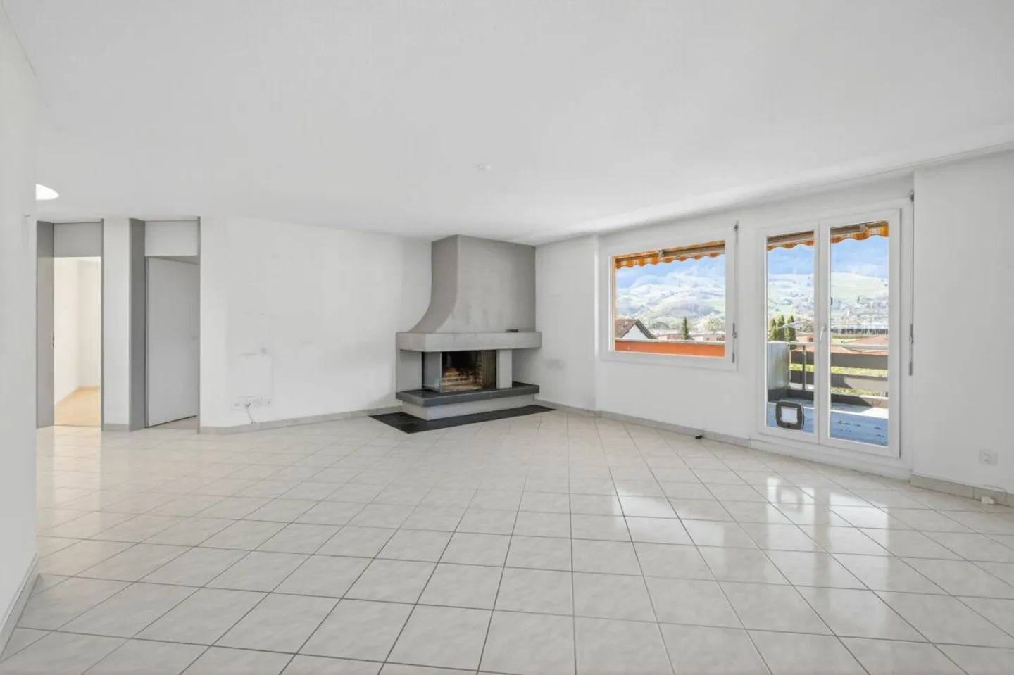 Spacious Attic Apartment with Terraces - Photo 5 of 13