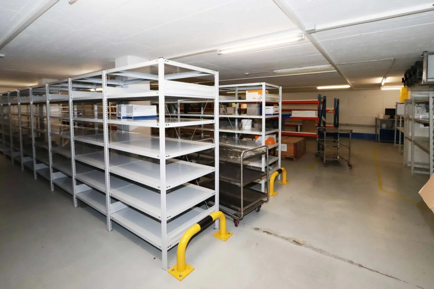 Bâtiment industriel et commercial Ouest à Mitlödi GL - Photo 11 sur 13