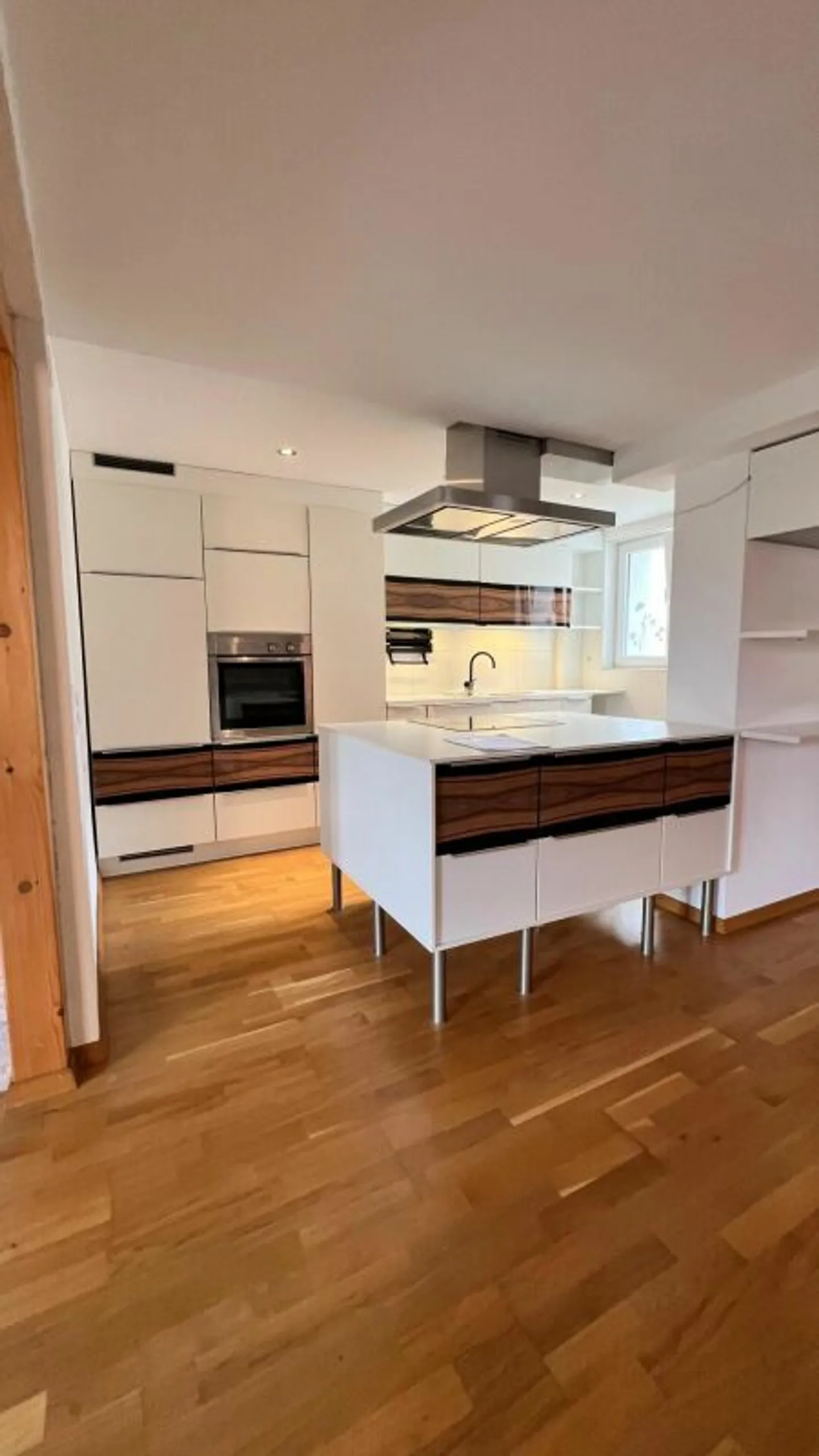 Renovated 5 ½-room terraced family house in a quiet, child-friendly location - Photo 2 of 12