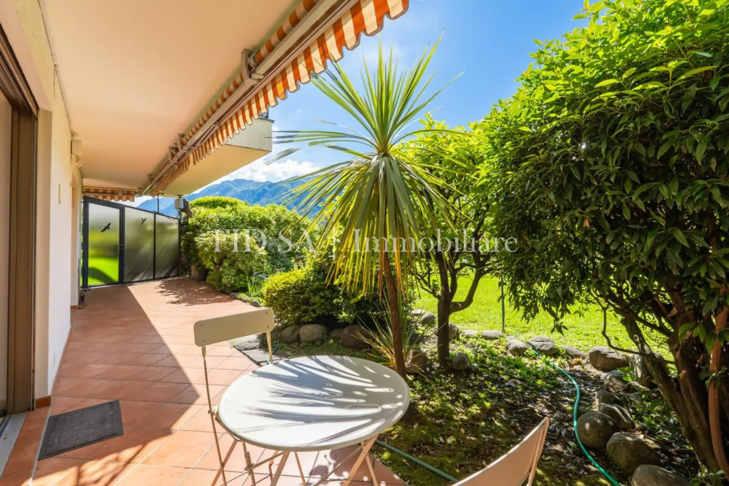 BRISSAGO - Ground floor apartment with private access to the lake - Photo 1 of 9