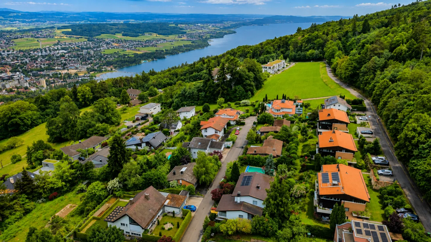 LIVING ABOVE THE ROOFS OF BIEL - Photo 12 of 13