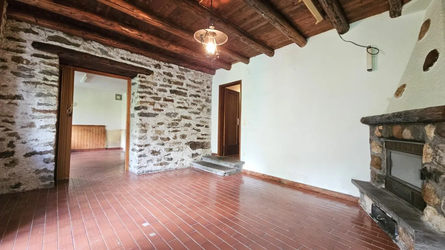 INTERESTING SINGLE-FAMILY HOUSE IN GRONO-LEGGIA - Photo 6 of 13