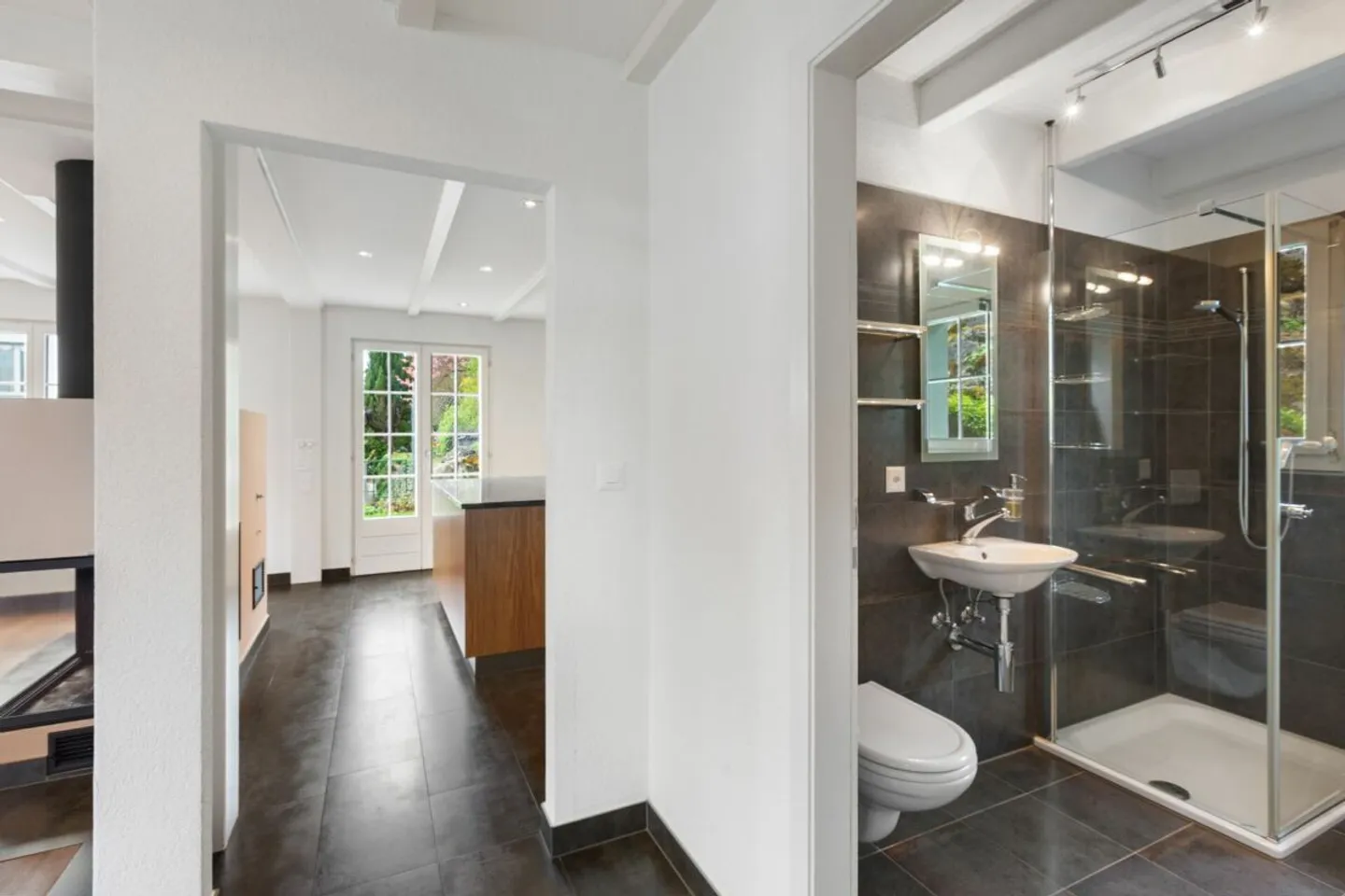 Idyllic, detached 6.5-room single-family house in sunny hillside location - Photo 6 of 12