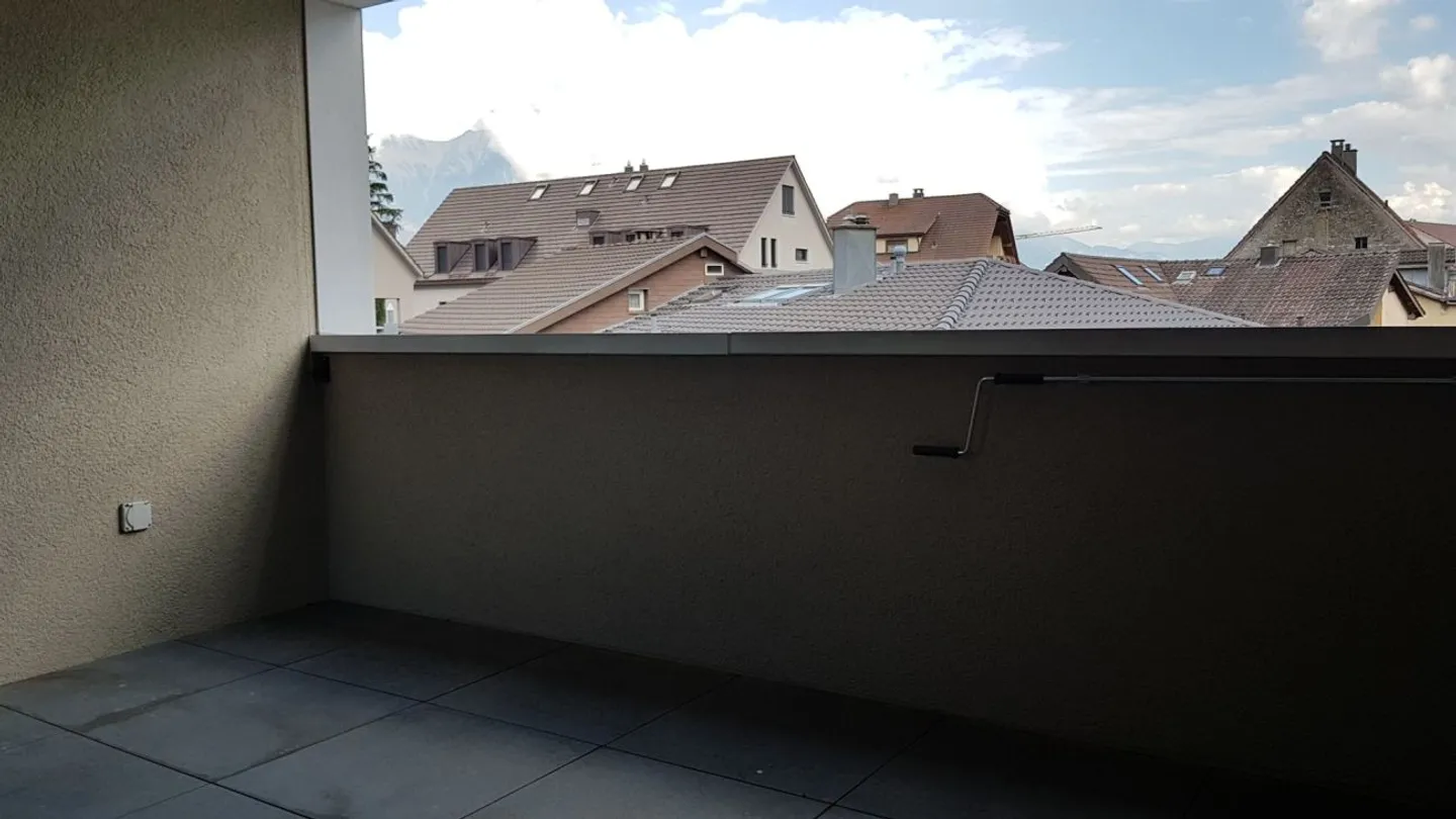 Appartement de 4,5 pièces presque neuf avec un haut niveau de finition et un balcon - Photo 9 sur 10