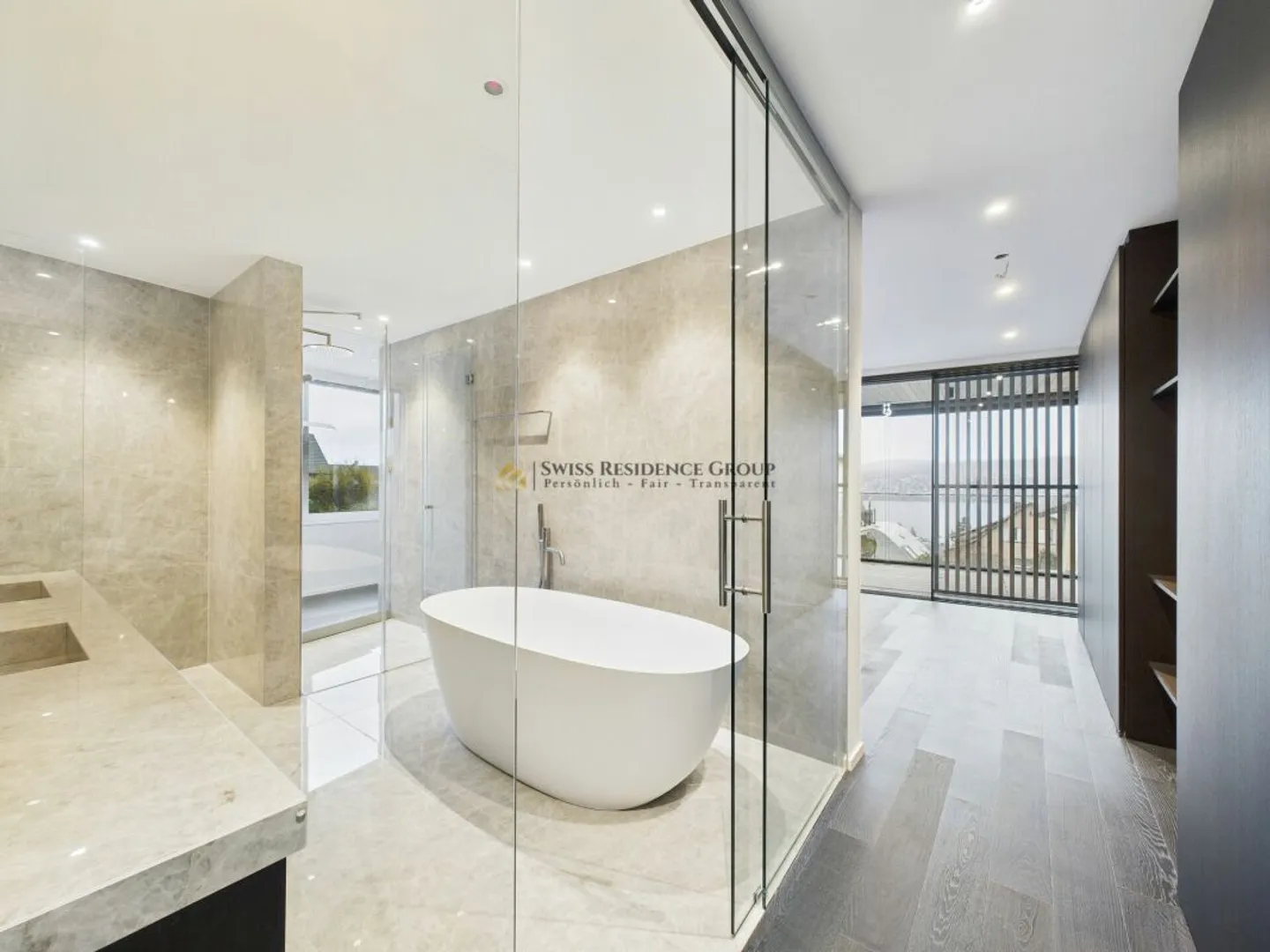 Vivere privilegiato sul lago di Zurigo con: residenza di 5,5 stanze con piscina privata, giardino, vista sul lago e sulle montagne - Foto 13 di 13