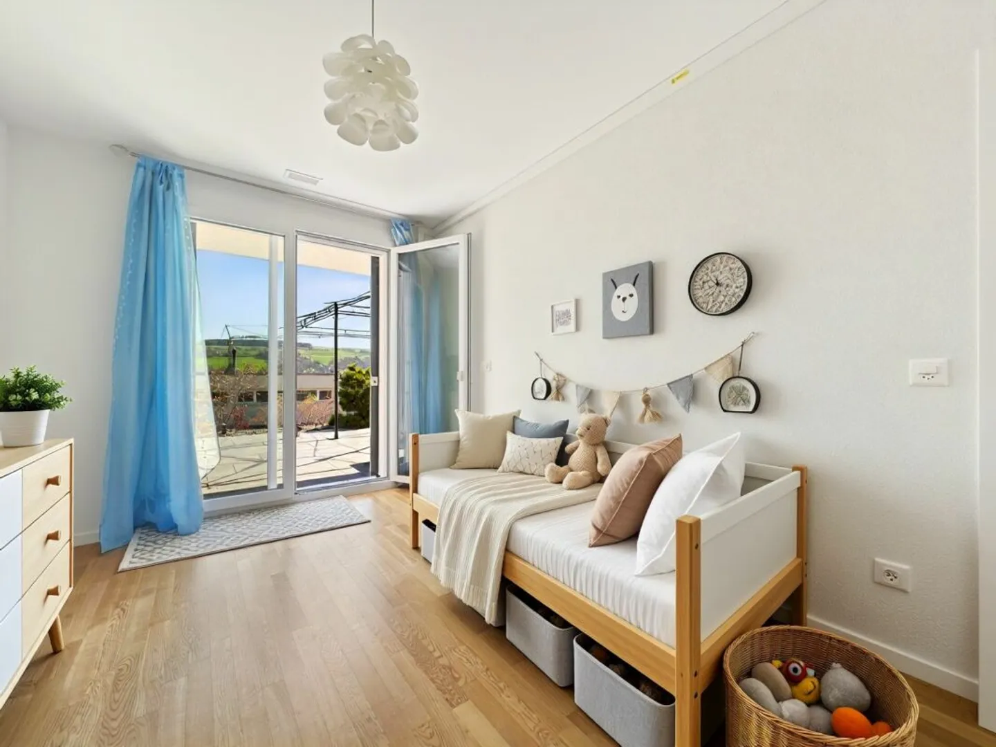 VILLA CONTIGUË FAMILIALE, AU CALME, AVEC TERRASSES ET BELLE LUMINOSITÉ - Photo 12 of 13