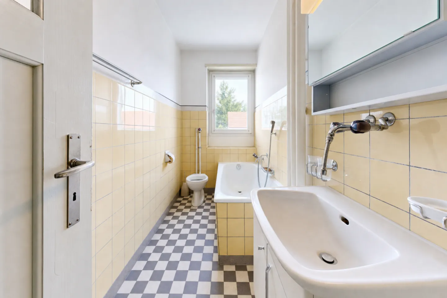 Mehrfamilienhaus mit Potenzial - Foto 5 von 13