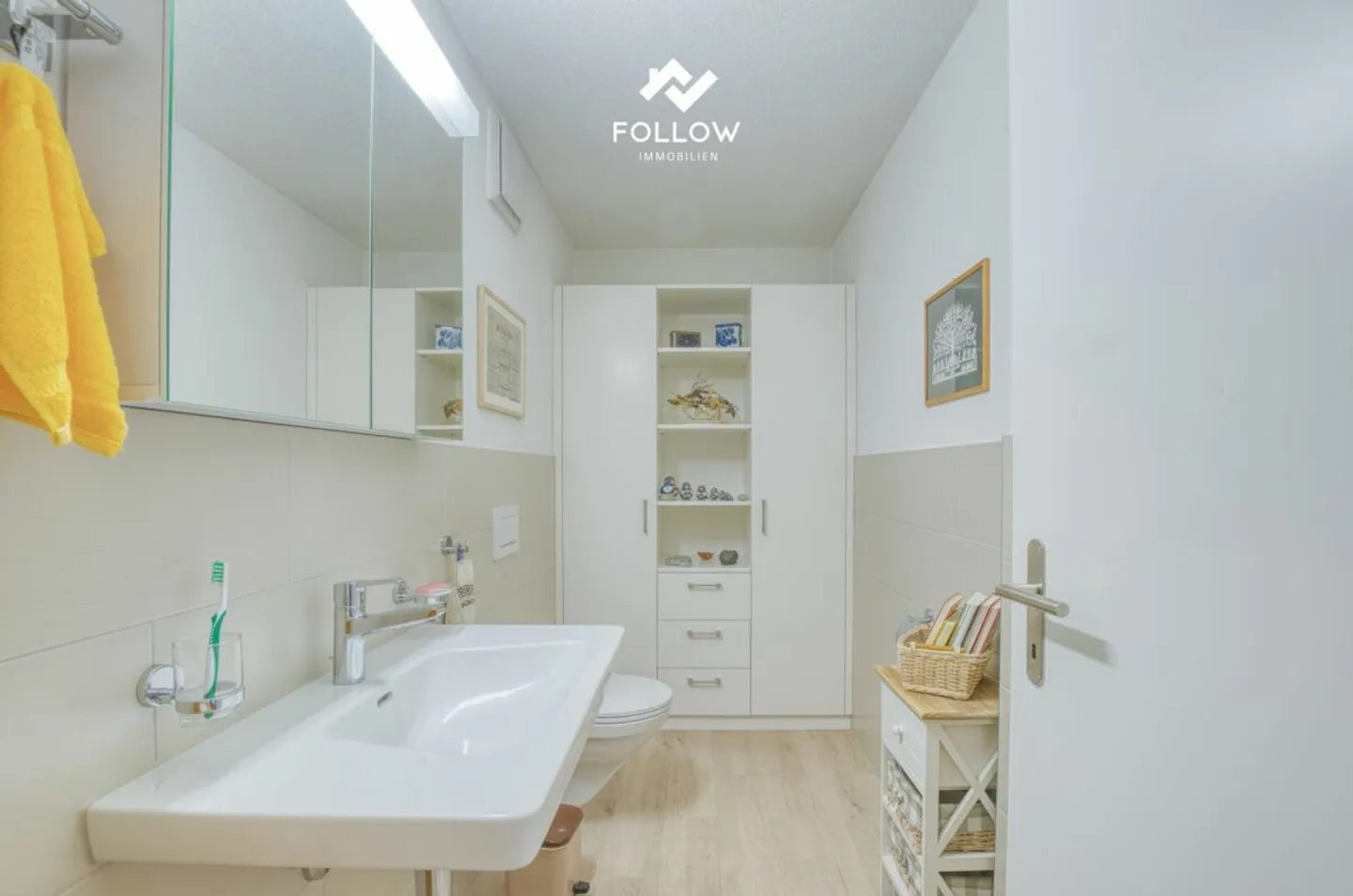 Light-Filled Dream Home: Elegant 4.5-Room Apartment in Prime Location in Brügg - Photo 12 of 13