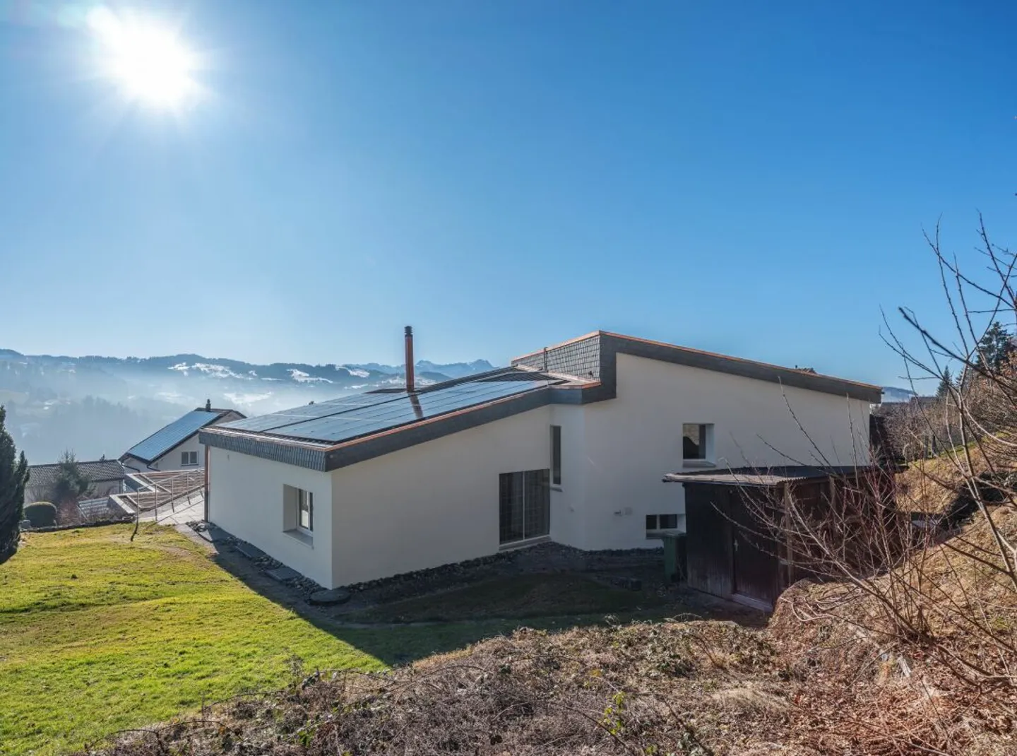 Renovated Dream Single-Family Home with 120 m² Terrace and Large Garden - Photo 9 of 13