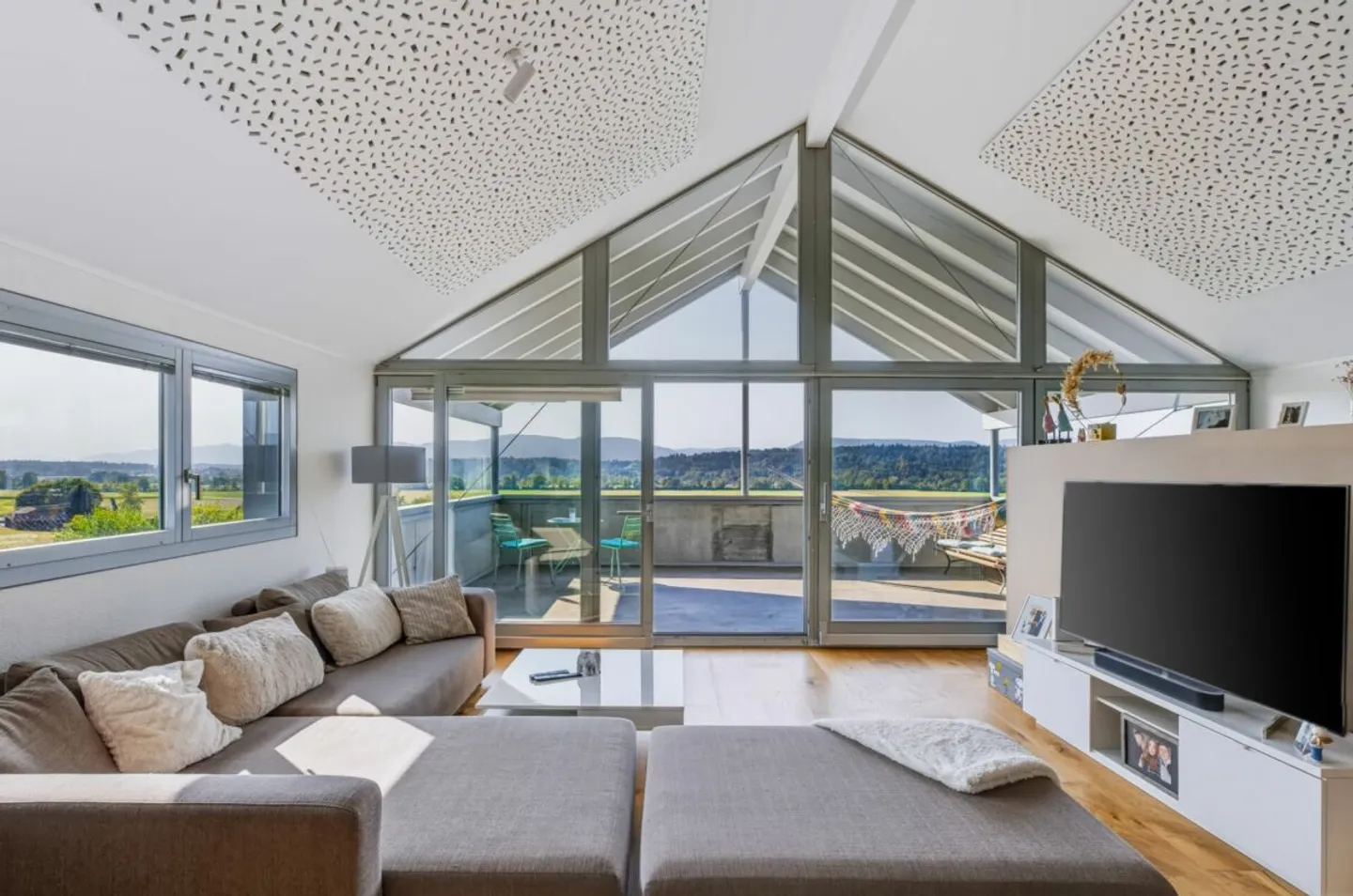Luxurious Single-Family Home with Pool and Stunning Views in Roggwil BE - Photo 2 of 13