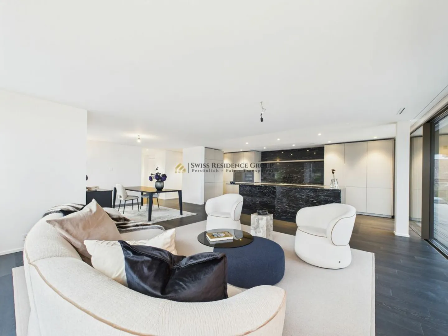 Vivere privilegiato sul lago di Zurigo con: residenza di 5,5 stanze con piscina privata, giardino, vista lago e montagna - Foto 7 di 13