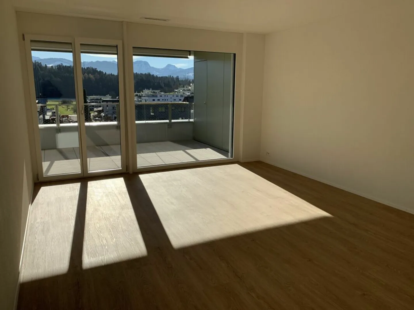 Newly built, modern 2.5-room apartment in the SONNENBÜEL development in Eschenbach - Photo 4 of 6