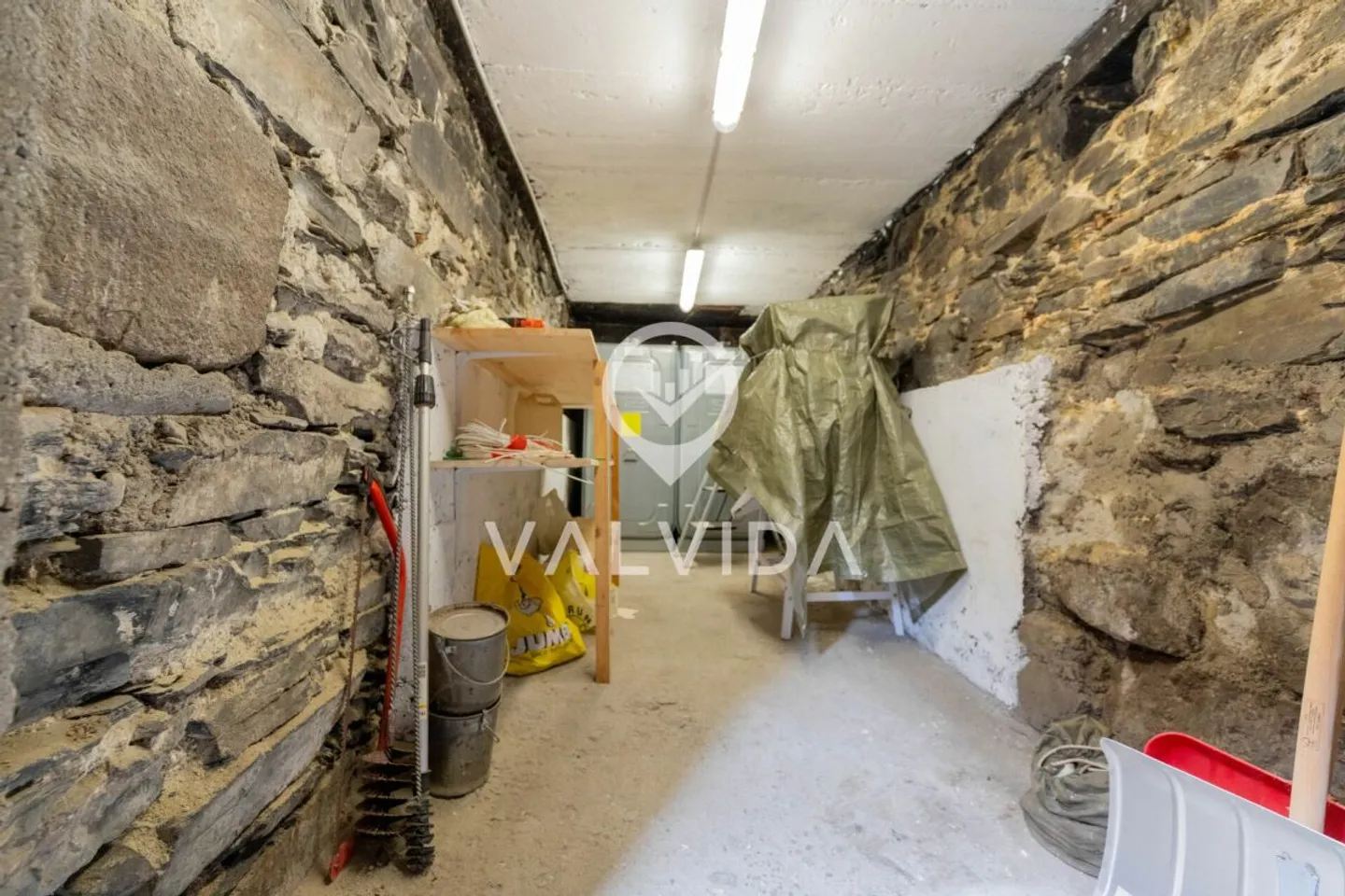 3.5 Room Apartment with Panoramic View and Development Potential in Hohtenn - Photo 11 of 13