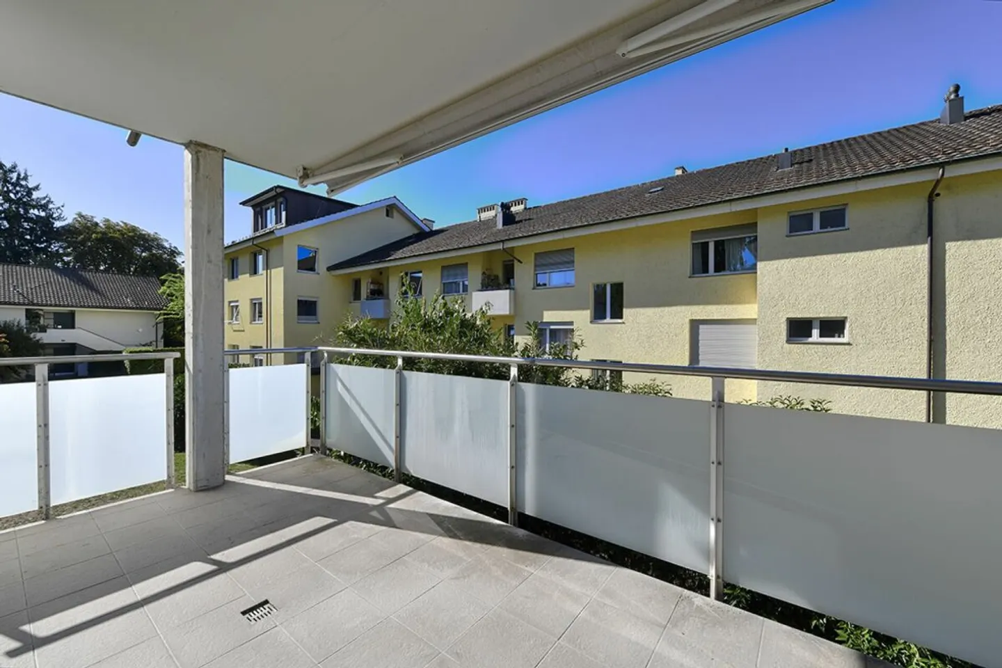 Appartement de 4,5 pièces avec balcon dans un emplacement calme à Herrliberg, favorable aux impôts - Photo 11 sur 13