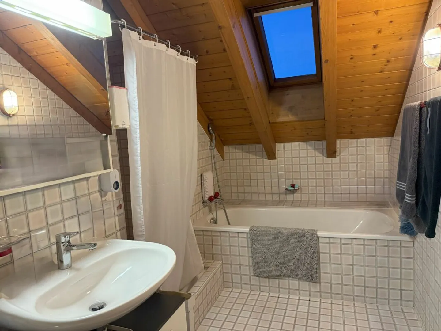 Attikawohnung mit grosszügigem und gemütlichem Innenausbau - Photo 10 of 13