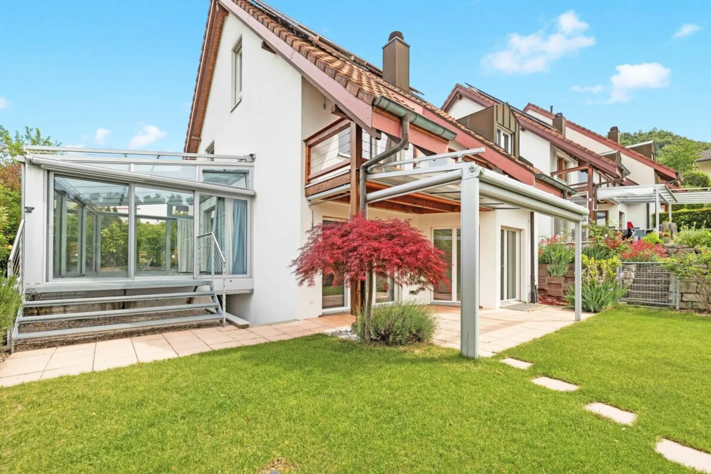 Grosszügiges 6.5-Zimmer Einfamilienhaus mit Pool &amp; Wintergarten - Foto 1 di 13