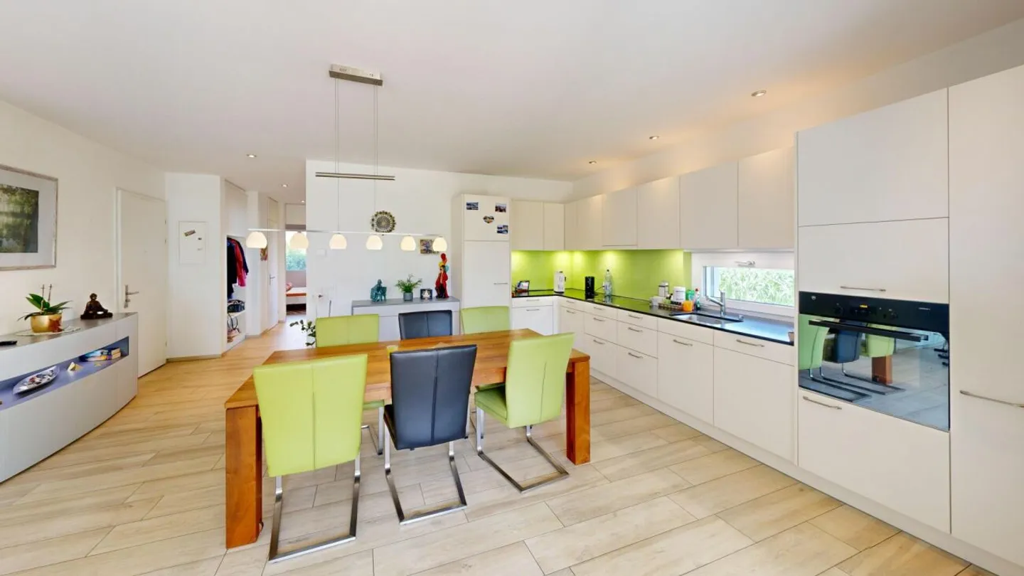 3.5-Room Garden Apartment with Exclusive 245 m² Garden and Covered Terrace - Photo 4 of 13
