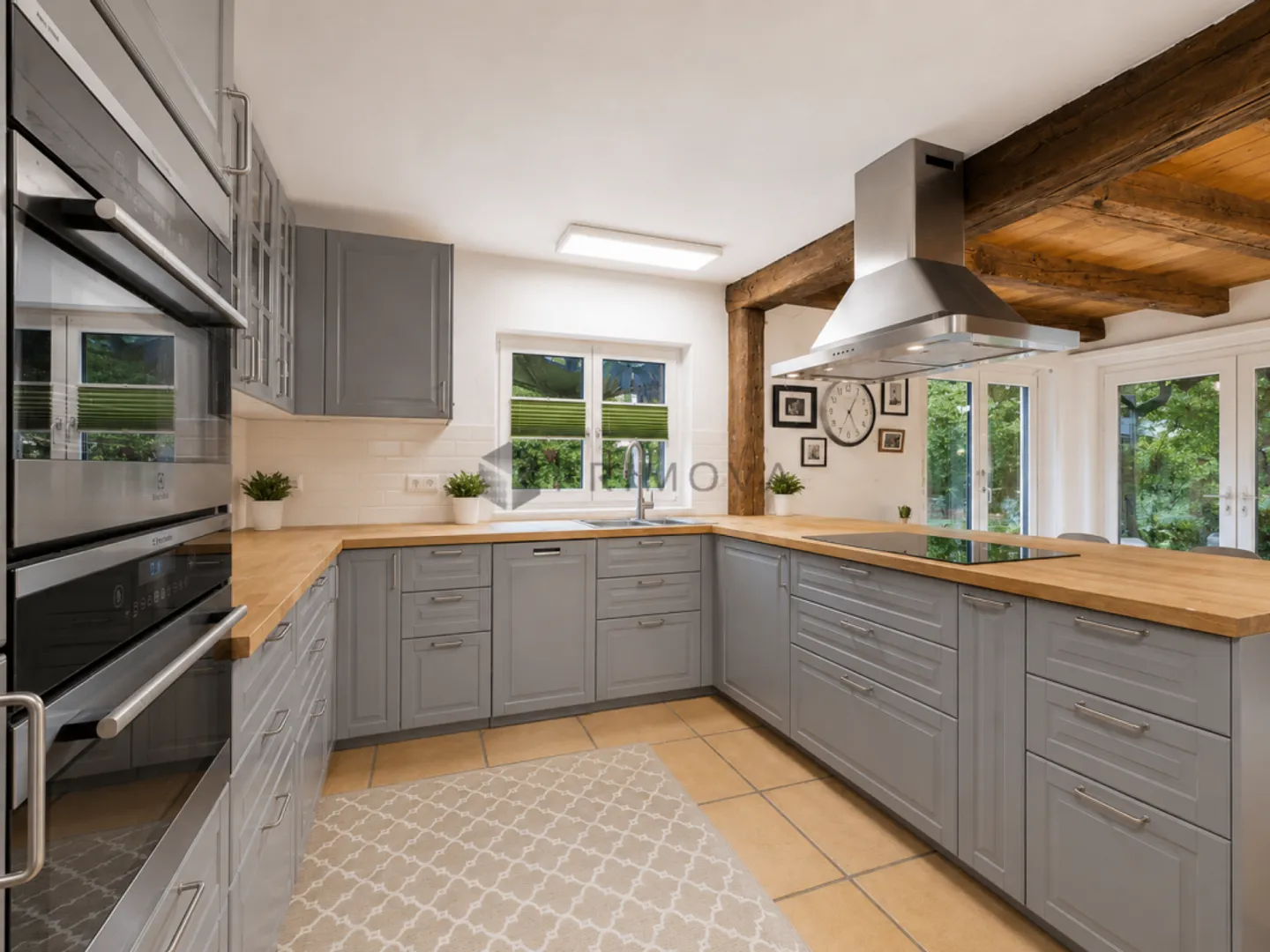 Charming multi-family house with commercial unit in a central location in Wilchingen - Photo 3 of 13