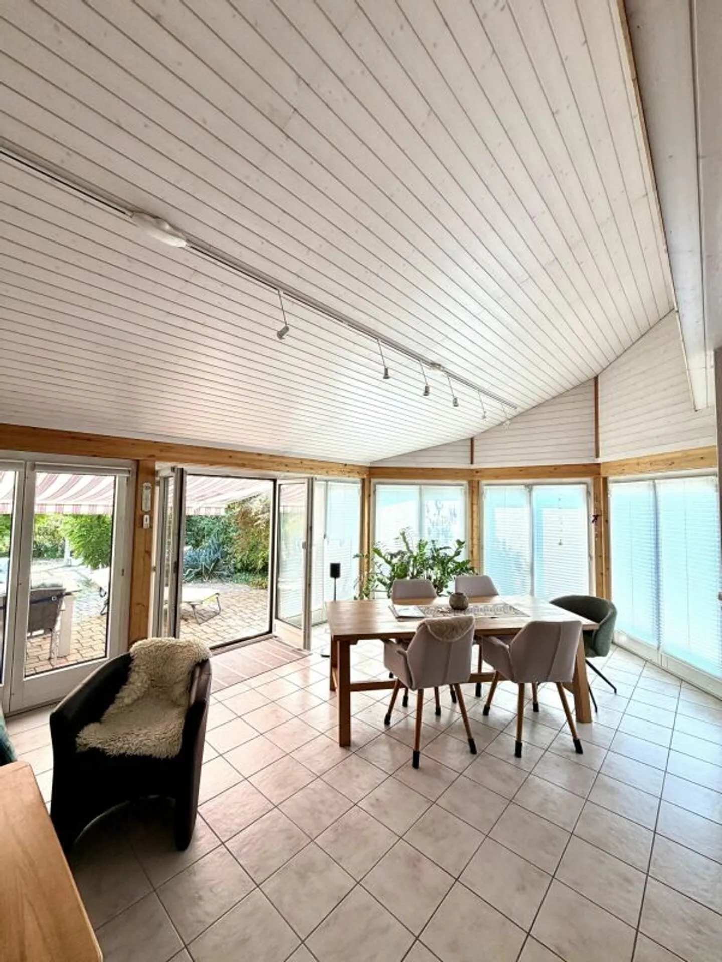 Maison individuelle attrayante avec jardin bien entretenu ! - Photo 3 sur 13