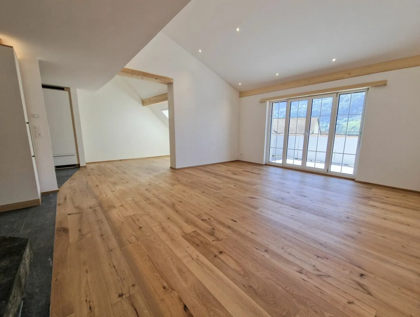 Move in and enjoy - completely renovated 3-room attic apartment (maisonette) - Photo 2 of 12