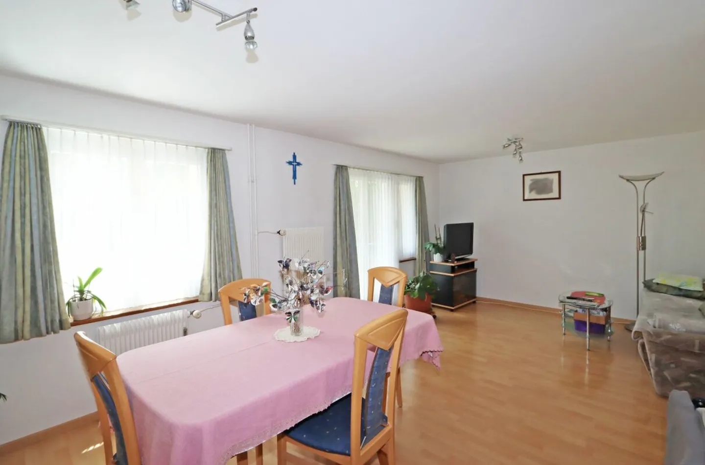 Casa plurifamiliare con 4 unità abitative e un locale commerciale a Unterterzen SG - Foto 12 di 13