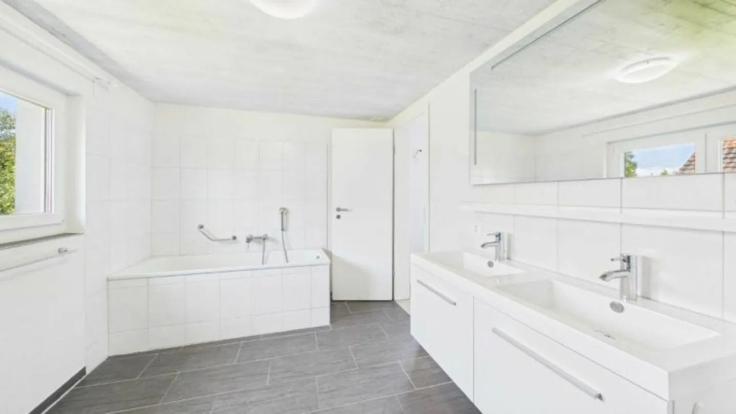 Many possibilities with 7.5 rooms - Photo 8 of 10